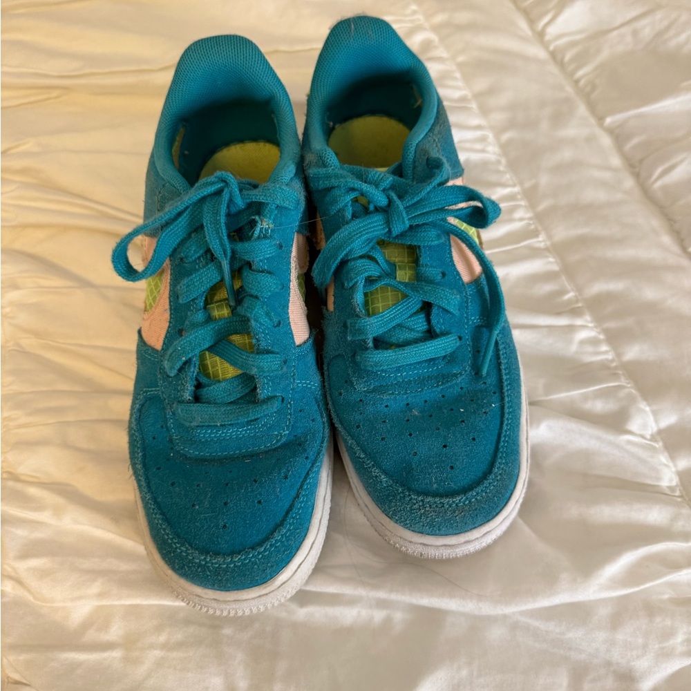 Nike Blue and Pink Sneakers Suede Low-Top